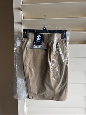 Izod Men’s Hybrid Performance Shorts in Classic Fit! 🩳